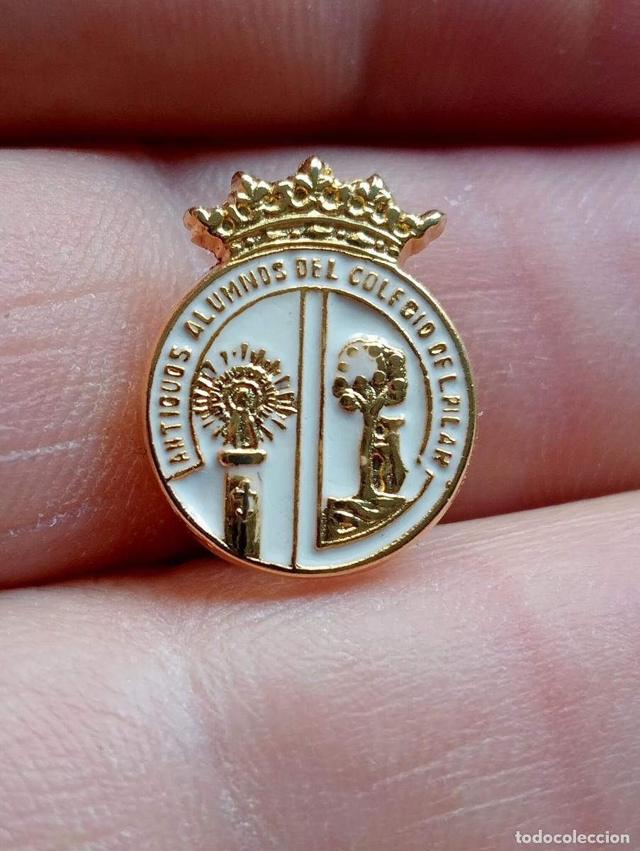 Coleccionismo deportivo: INSIGNIA FUTBOL ANTIGUOS ALUMNOS COLEGIO EL PILAR MADRID CLUB DEPORTIVO PILARISTAS PINS ALFILER