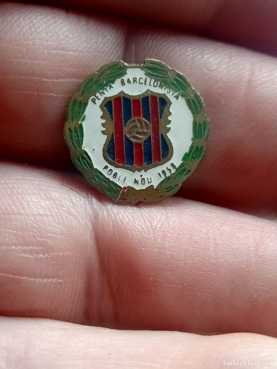Coleccionismo deportivo: INSIGNIA ANTIGUA F&Uacute;TBOL PENYA BARCELONISTA POBLE NOU 1958 BARCELONA BLAUGRANA PINS ALFILER