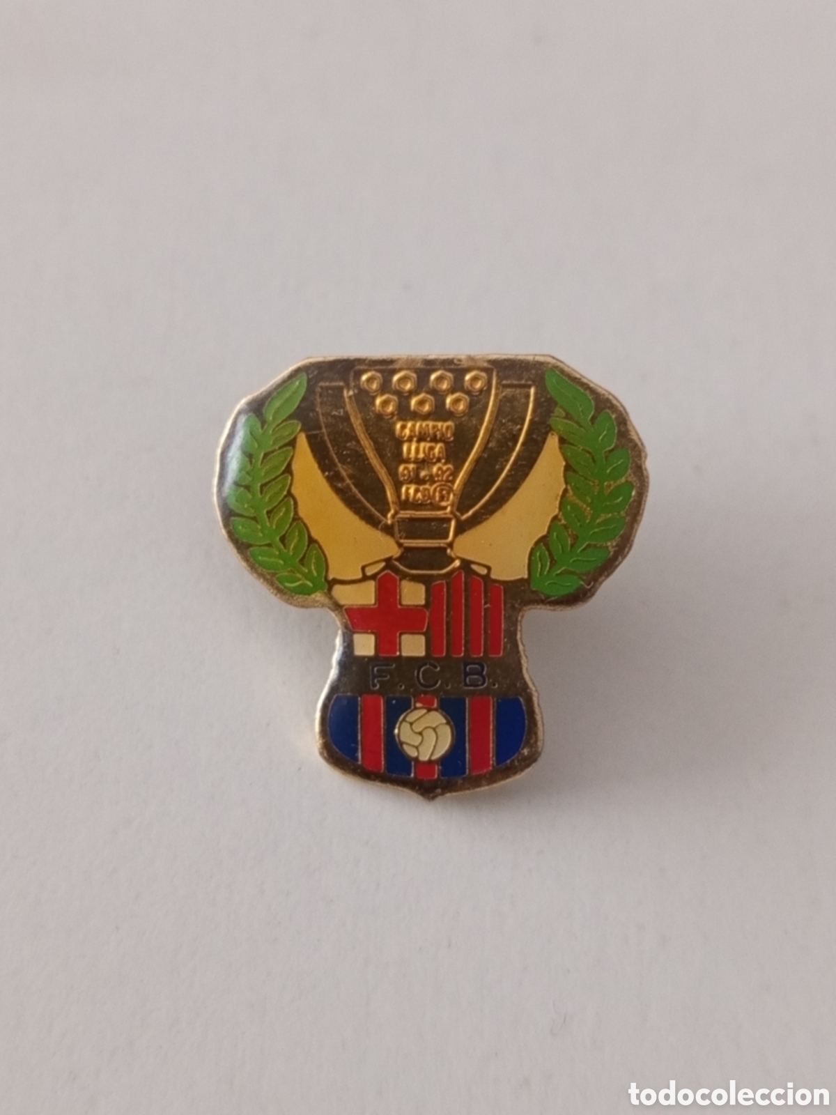 Coleccionismo deportivo: Pin escudo FC Barcelona copa Liga