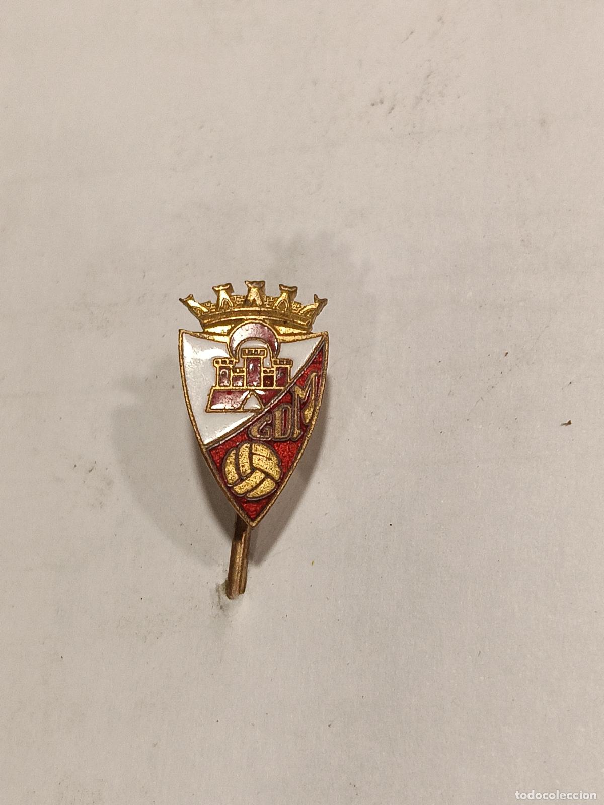 Coleccionismo deportivo: Antiguo pin escudo futbol grupo deportivo mirand&eacute;s insignia de aguja esmaltada equipo portugu&eacute;s