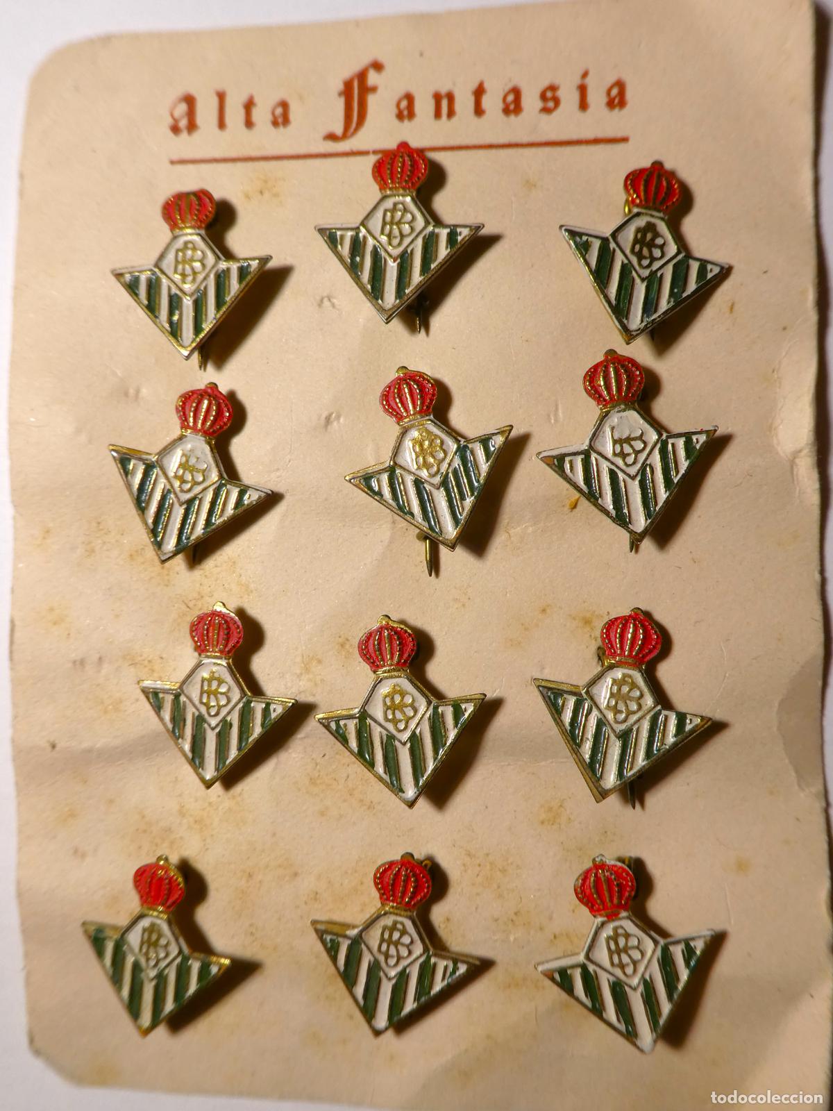 Coleccionismo deportivo: BLISTER CON 12 PINS INSIGNIA - BETIS BALOMPIE, de aguja a&ntilde;os 60