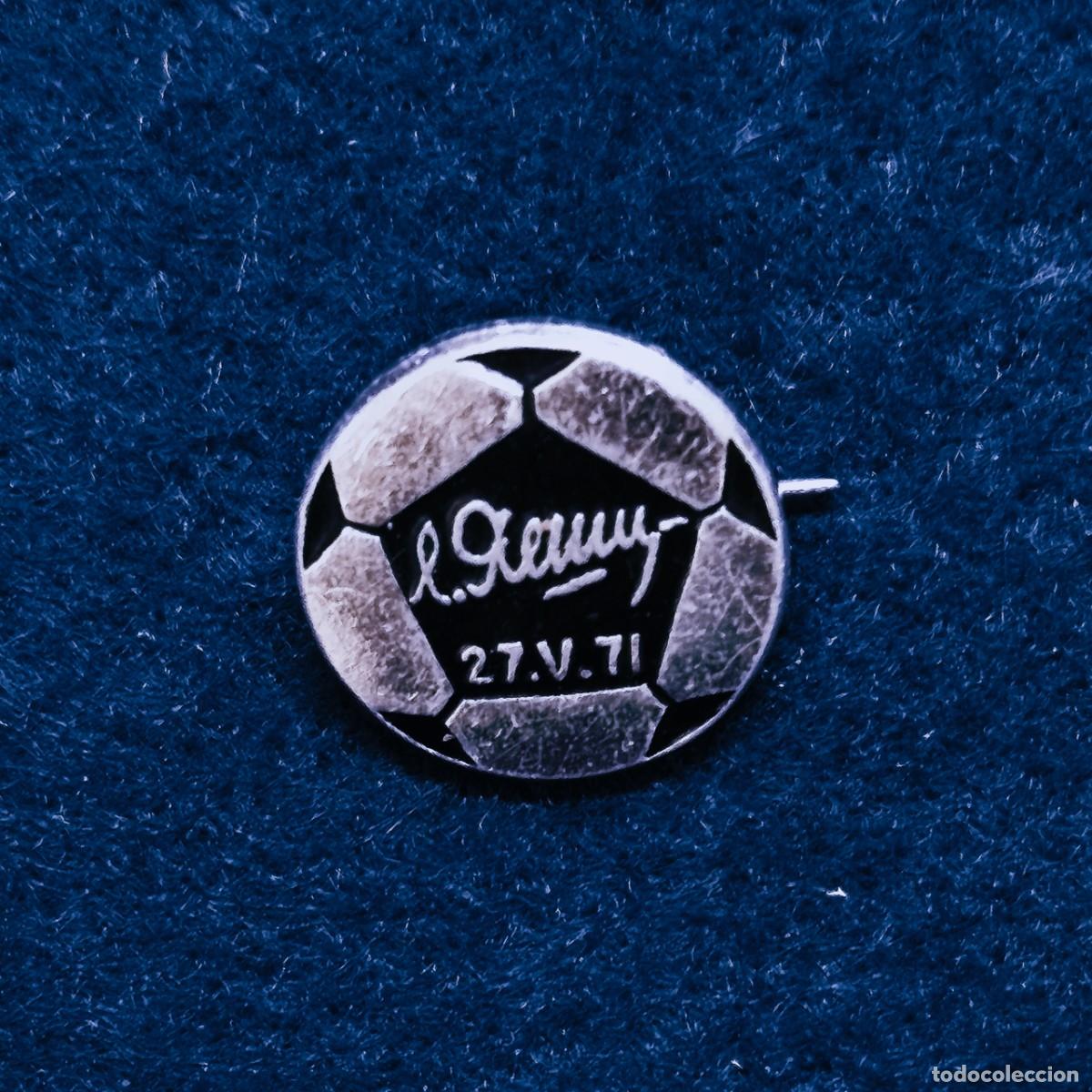 Sammelleidenschaft Sport: INSIGNIA DEL PARTIDO DE DESPEDIDA DEL PORTERO LEV YASHIN.ARA&Ntilde;A NEGRA. 25.V.71