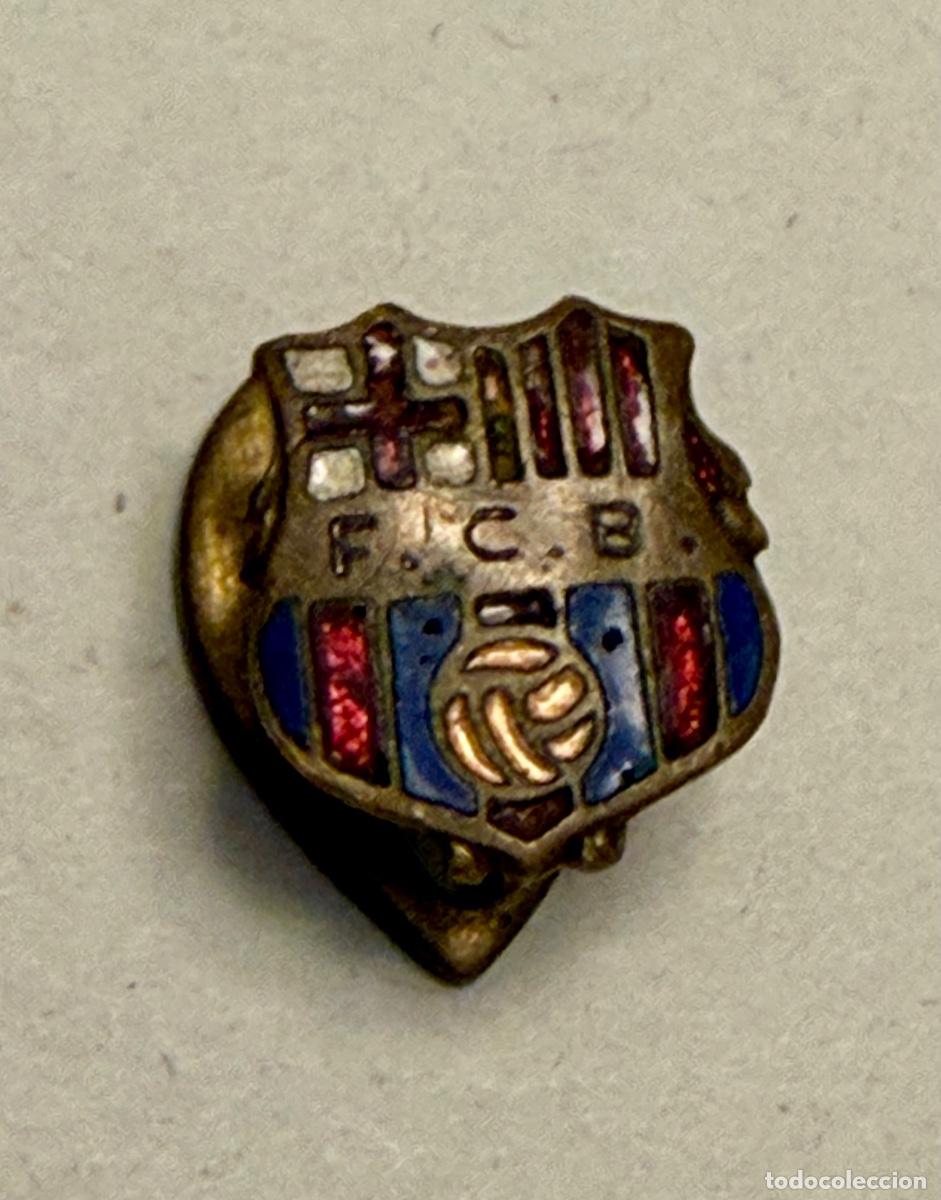Coleccionismo deportivo: ANTIGUA INSIGNIA ESMALTADA FUTBOL CLUB BARCELONA - PRIMERA EPOCA