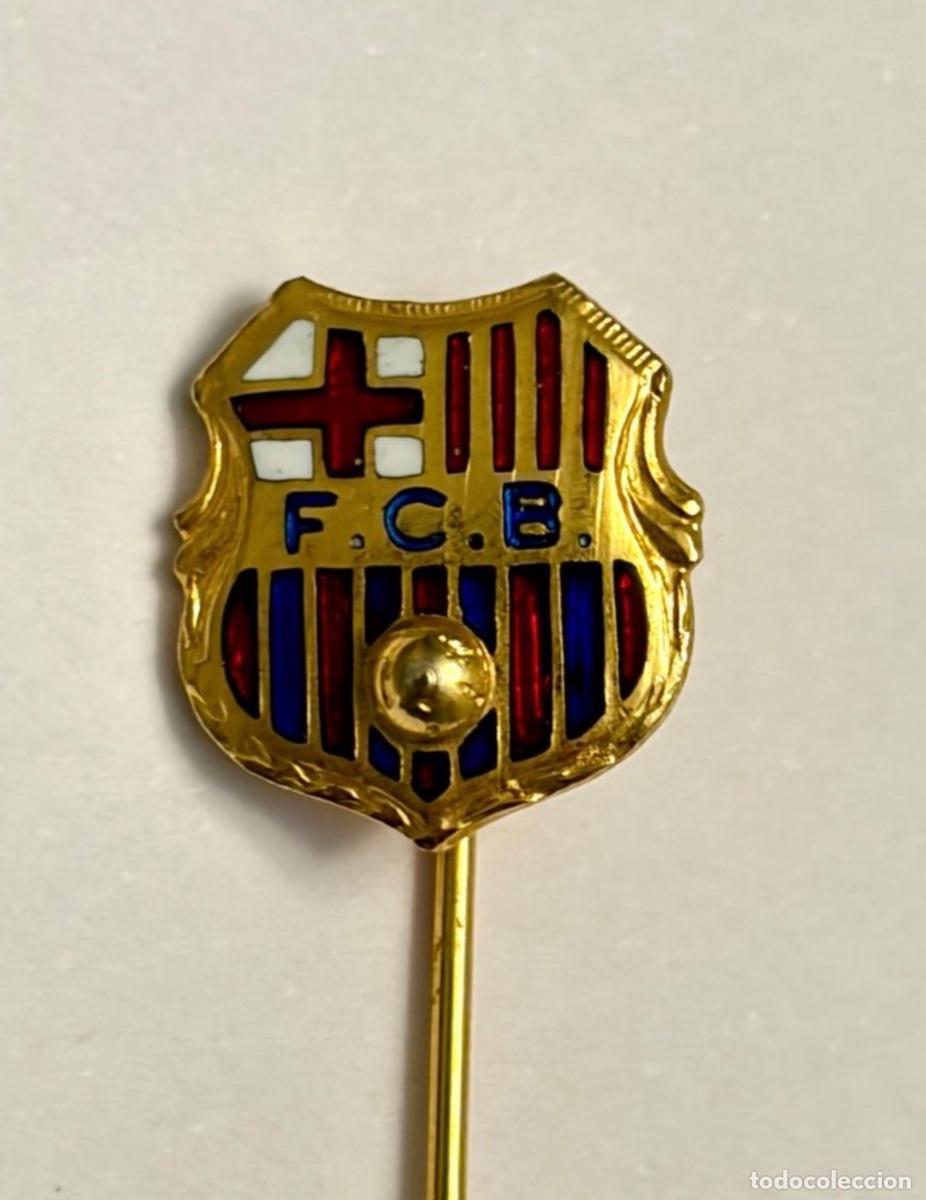 Coleccionismo deportivo: ANTIGUA INSIGNIA AGUJA ESMALTADA FUTBOL CLUB BARCELONA - BAR&Ccedil;A