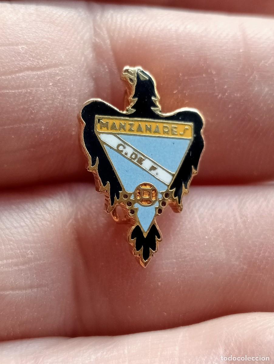 Coleccionismo deportivo: INSIGNIA CLUB FUTBOL PETRELENSE PETREL ALICANTE ESMALTADA PINS ALFILER