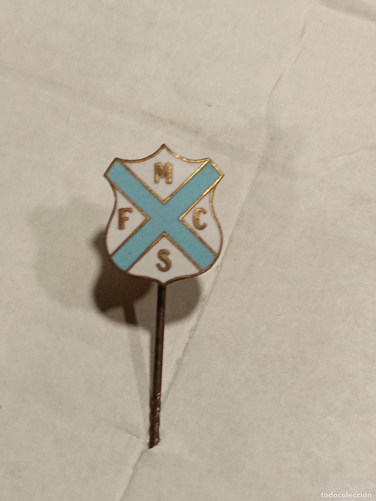 Coleccionismo deportivo: Pin antiguo escudo futbol club mariscal sucre de deportes insignia de aguja esmaltada equipo de peru