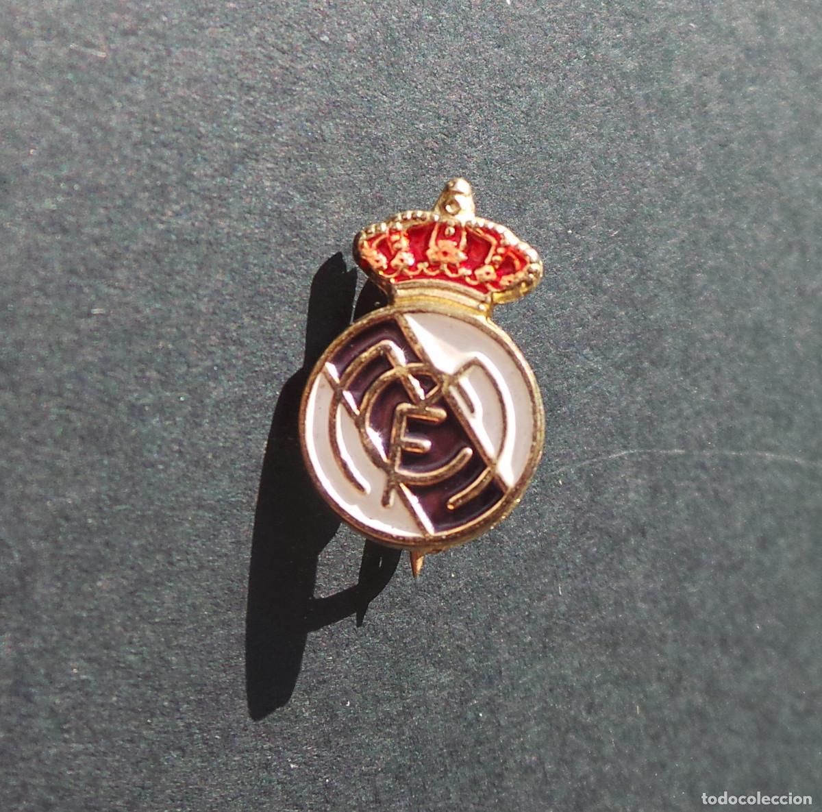 Collezionismo sportivo: INSIGNIA REAL MADRID C.F. PIN DE SOLAPA VINTAGE ESMALTADO.