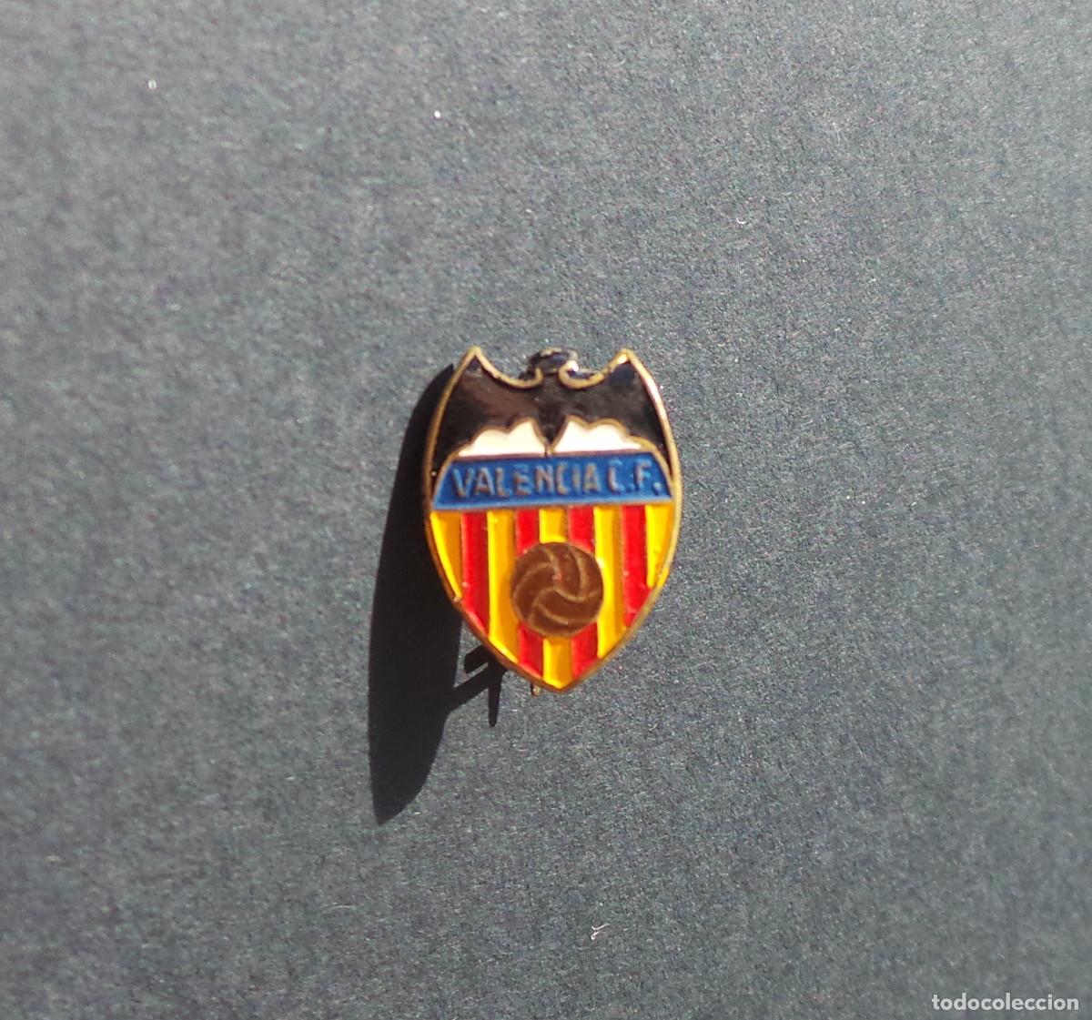 Collezionismo sportivo: INSIGNIA VINTAGE DE SOLAPA HIST&Oacute;RICO ESCUDO OFICIAL DEL VALENCIA CLUB DE F&Uacute;TBOL.