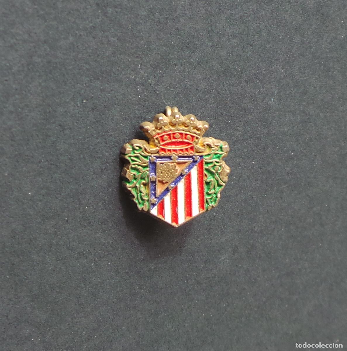 Collezionismo sportivo: INSIGNIA PIN OJAL ATL&Eacute;TICO DE MADRID VINTAGE. ESCUDO ESMALTADO, ORLA LAUREL Y CORONA.