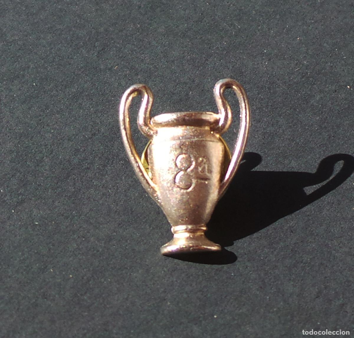 Collezionismo sportivo: PIN CONMEMORATIVO DE LA 8&ordf; COPA DE EUROPA (UEFA CHAMPIONS LEAGUE) GANADA POR EL REAL MADRID.