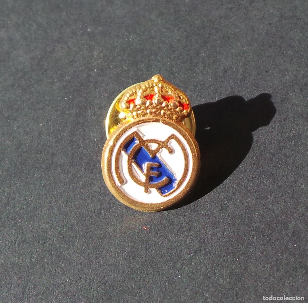 Collezionismo sportivo: PIN O INSIGNIA MET&Aacute;LICA CON EL ESCUDO DEL REAL MADRID CLUB DE F&Uacute;TBOL.