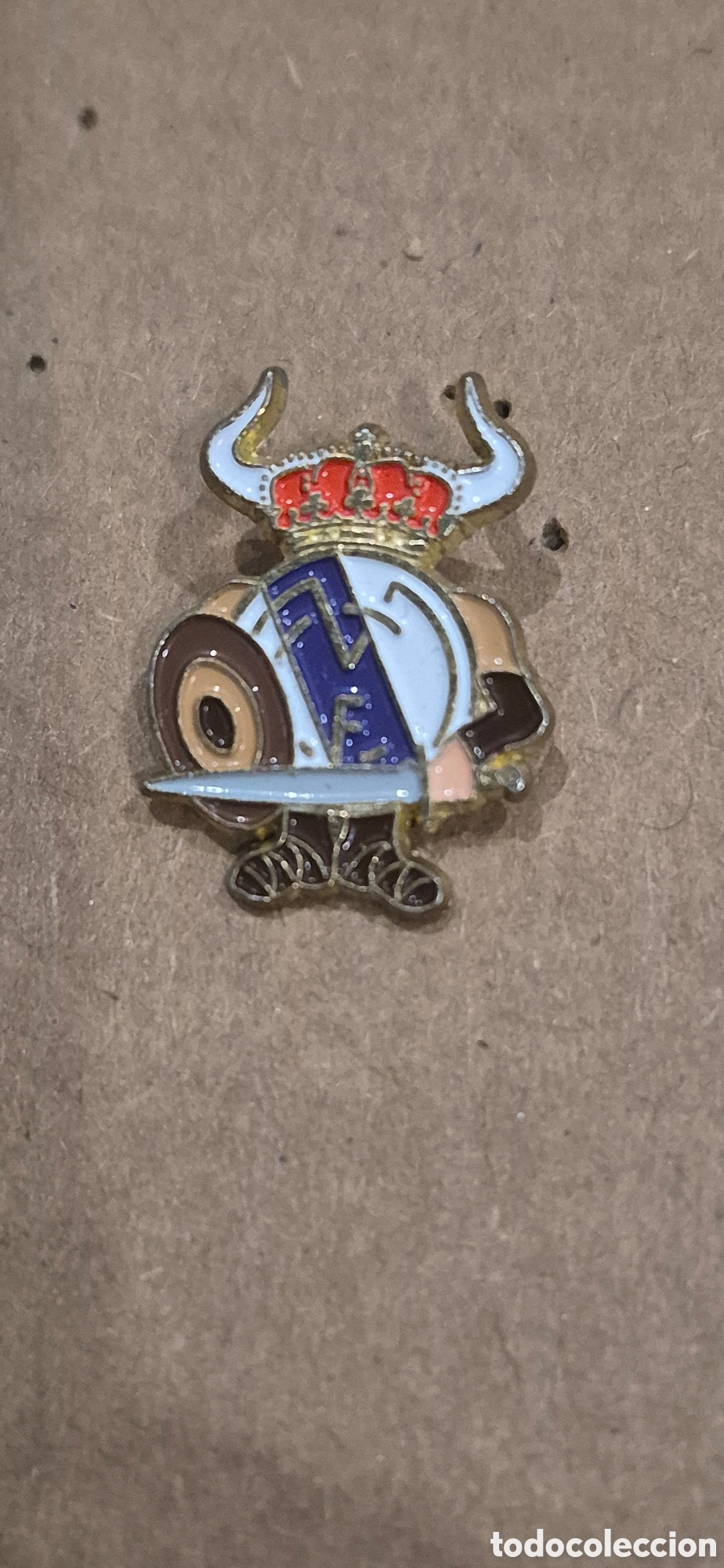 Collezionismo sportivo: Pin Real Madrid Club de F&uacute;tbol a&ntilde;os 80-90