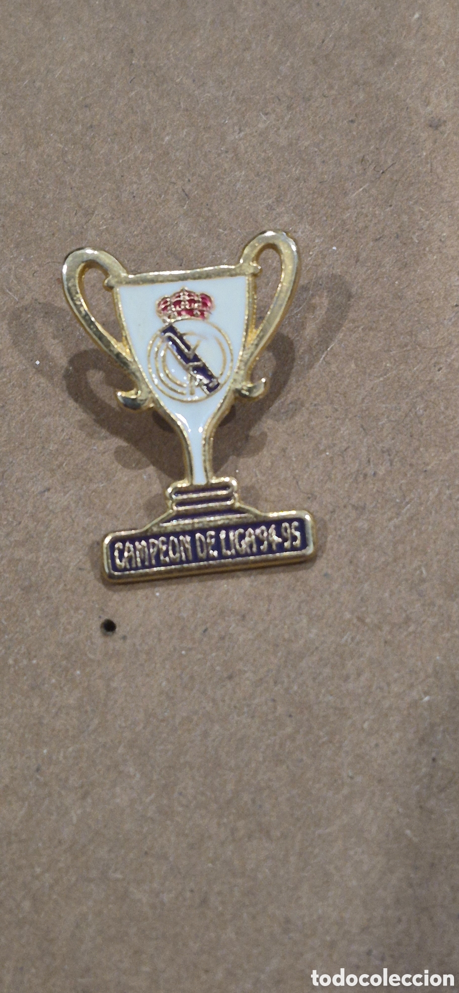 Collectionnisme sportif: Pin Real Madrid Club de F&uacute;tbol a&ntilde;os 80-90