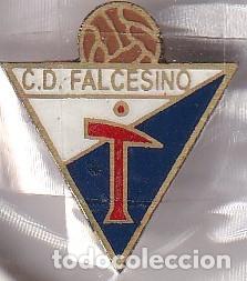 Sports collectibles: ANTIGUA INSIGNIA DE IMPERDIBLE DEL EQUIPO DE FUTBOL FALCESINO (FOOTBALL) NAVARRA