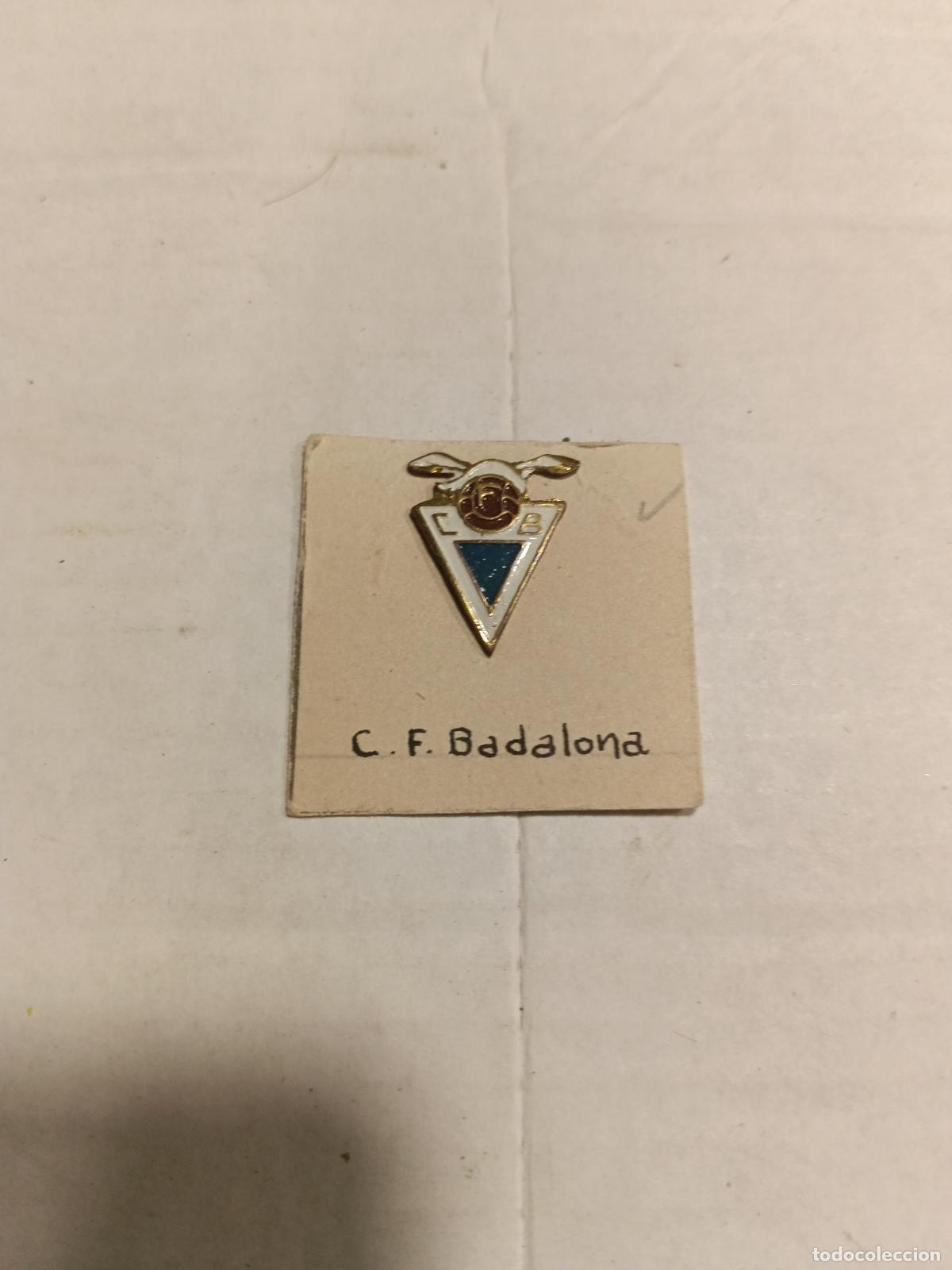 Coleccionismo deportivo: Pin antiguo escudo equipo club futbol Badalona insignia original a&ntilde;os 50 siglas cfb