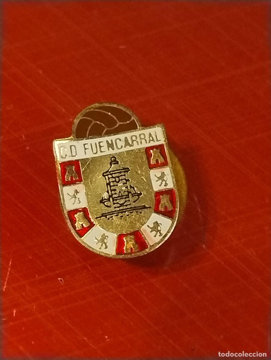 Coleccionismo deportivo: ANTIGUA INSIGNIA DE OJAL F&Uacute;TBOL CD FUENCARRAL. MADRID
