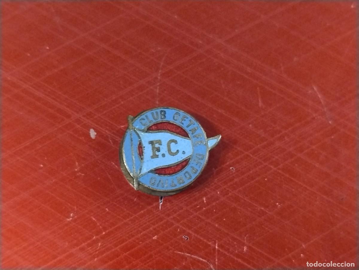 Coleccionismo deportivo: Insignia antigua esmaltada ojal - solapa club Getafe deportivo a&ntilde;os 60