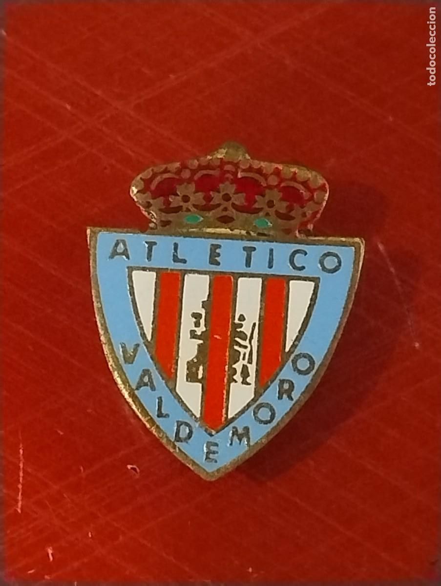 Coleccionismo deportivo: Antigua insignia ojal insignia de f&uacute;tbol. Atl&eacute;tico Valdemoro (Valdemoro).