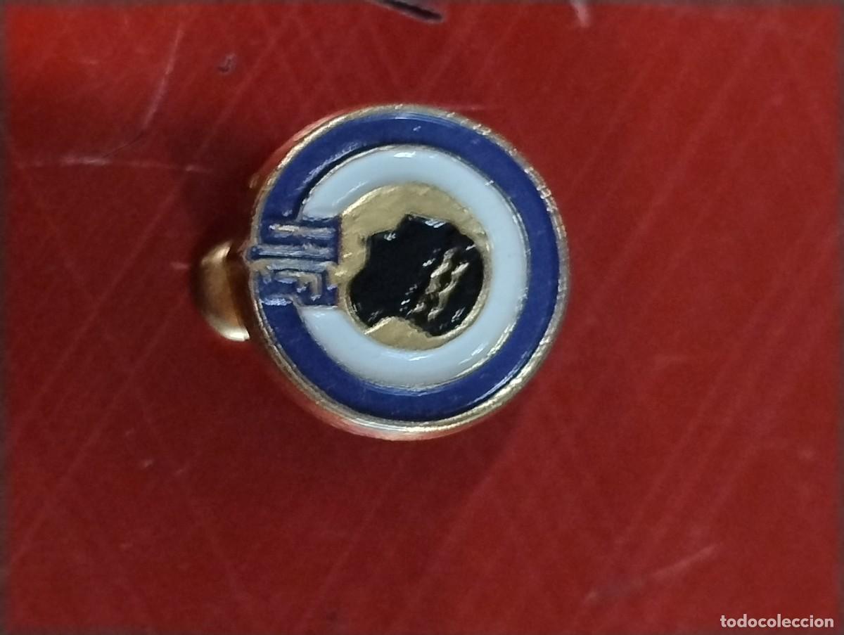 Coleccionismo deportivo: Antigua Insignia para Ojal o Solapa del HERCULES DE ALICANTE Futbol.