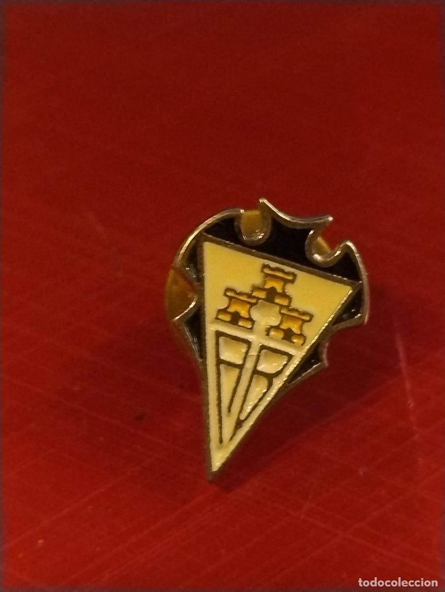 Coleccionismo deportivo: Pin Albacete club de Futbol