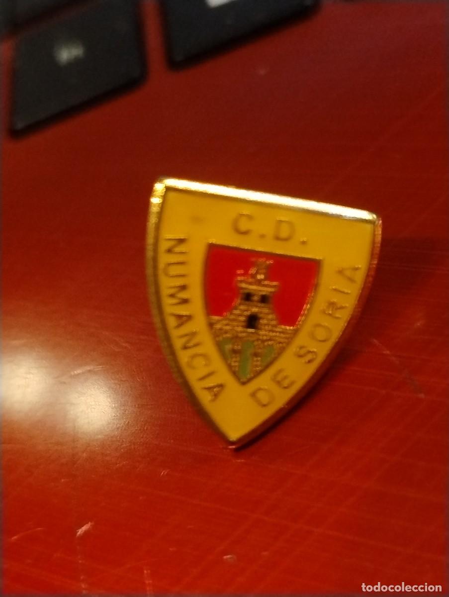 Coleccionismo deportivo: Pin 320 C.D. NUMANCIA - Soria Futol.