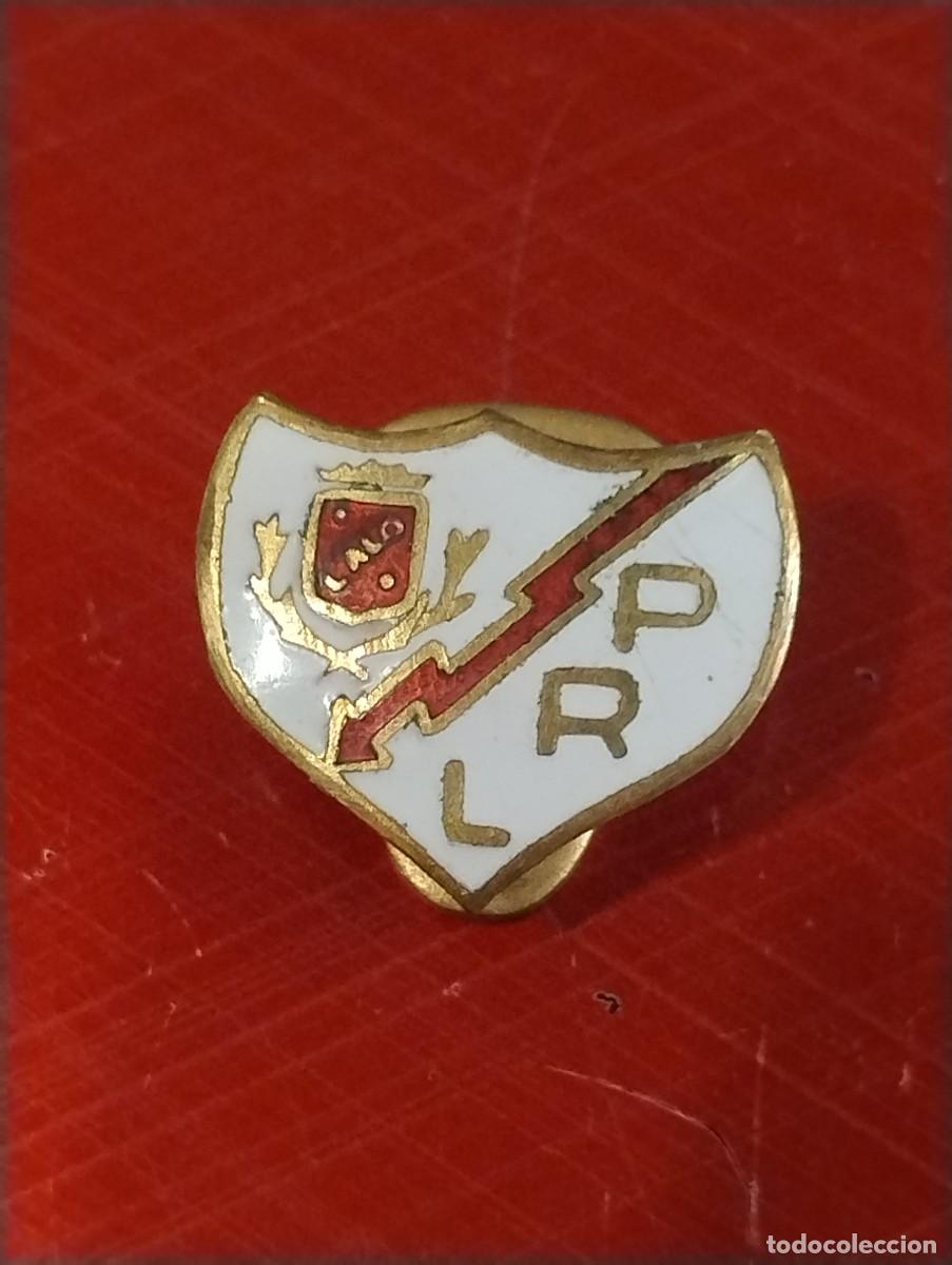 Coleccionismo deportivo: INSIGNIA OJAL PE&Ntilde;A RAYISTA FUTBOL.