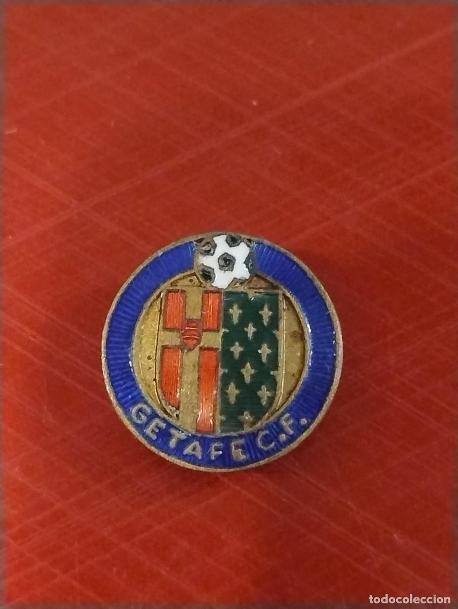Coleccionismo deportivo: Insignia de Ojal Solapa - Futbol - C.D. Club Deportivo - Getafe C.F. Madrid