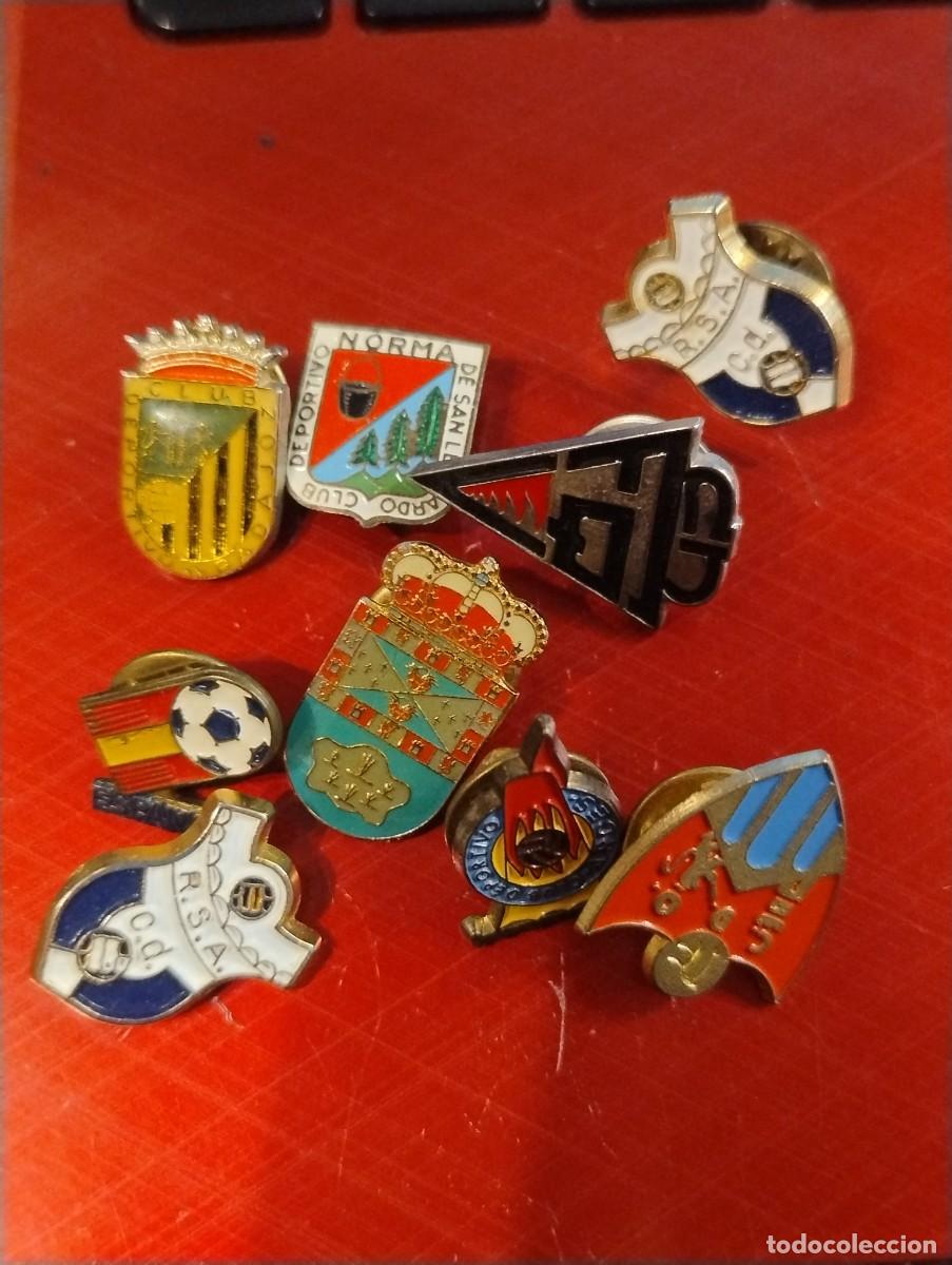 Coleccionismo deportivo: Lote 9 pins club futbol