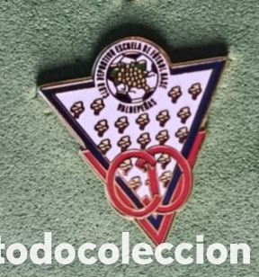 Coleccionismo deportivo: PIN F&Uacute;TBOL E F B.VALDEPE&Ntilde;AS