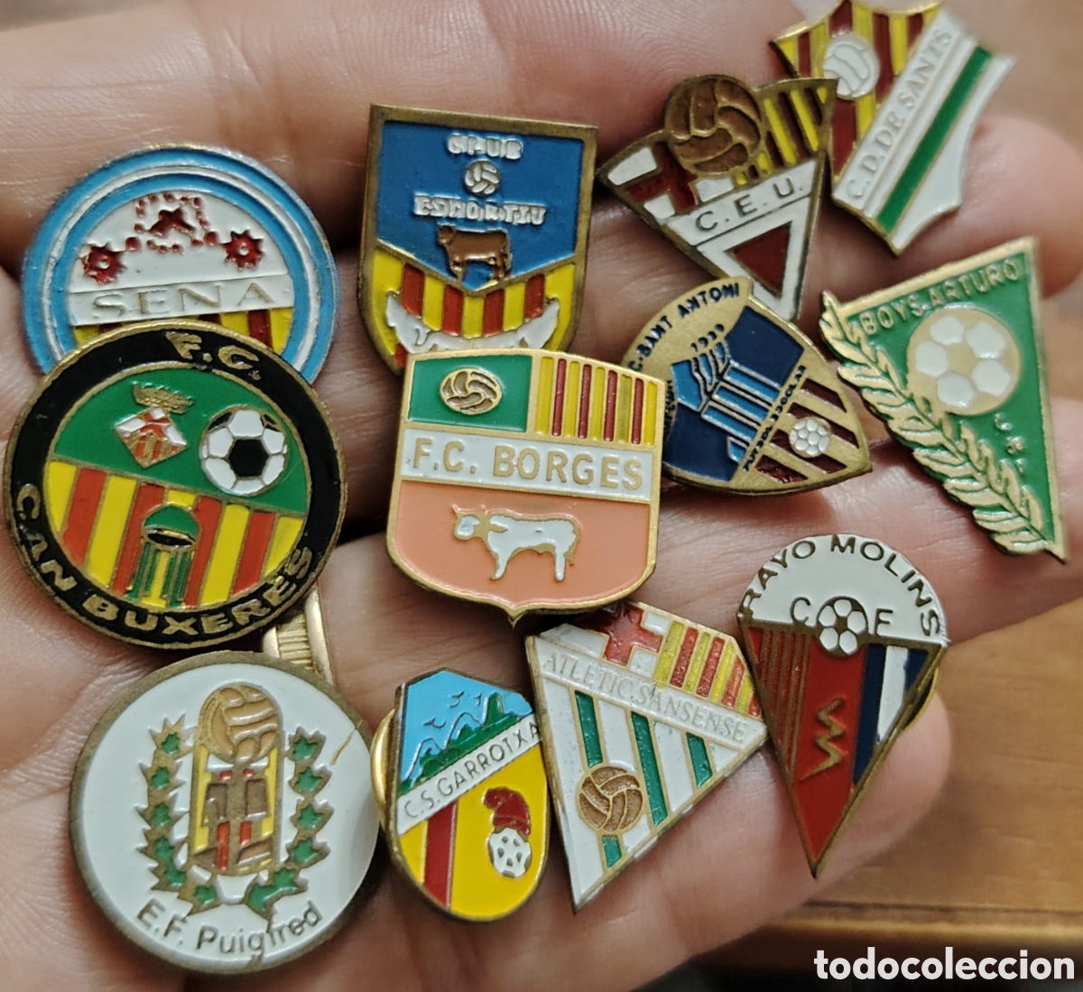 Coleccionismo deportivo: 12 pins de equipos de f&uacute;tbol catalanes