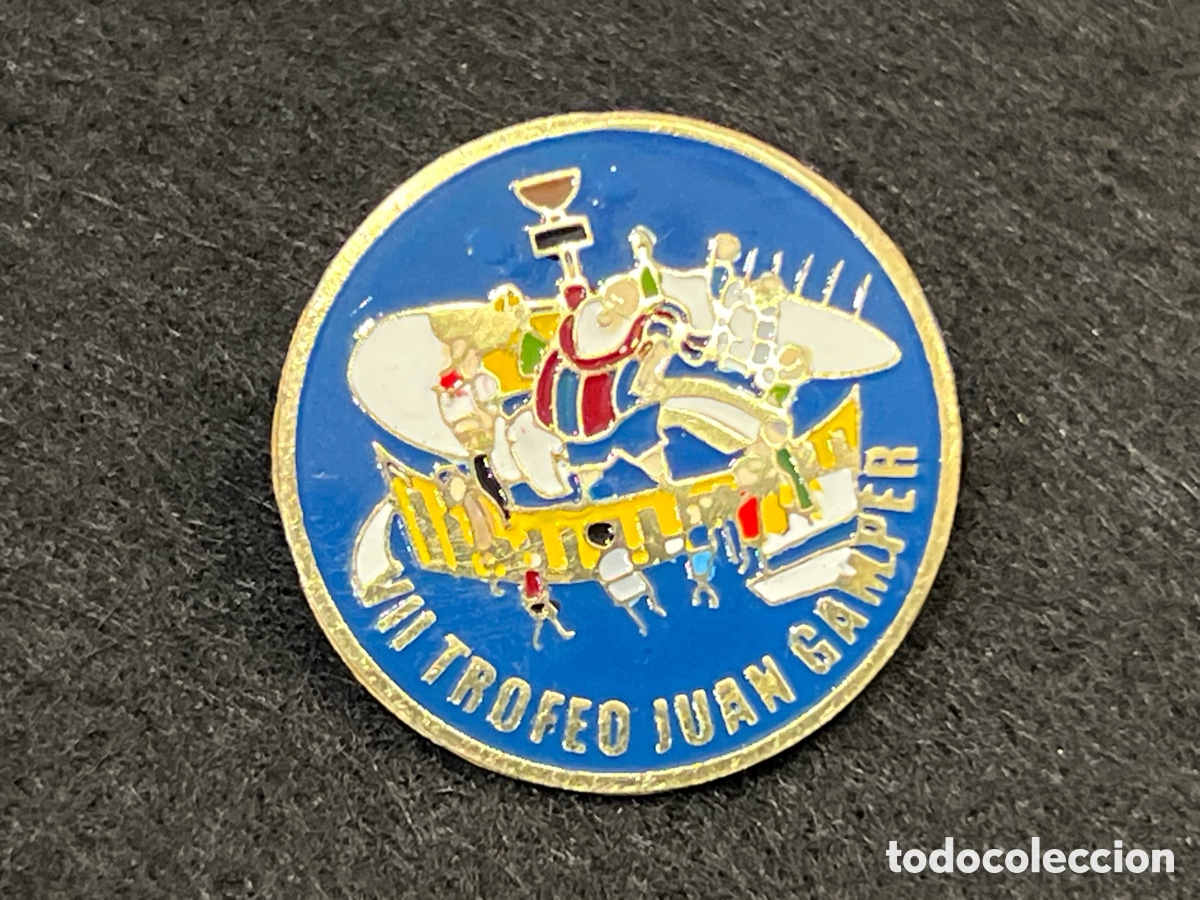Coleccionismo deportivo: PIN VII TROFEO JOAN GAMPER 1972 FC BARCELONA VASCO GAMA CSKA SOF&Iacute;A BORUSSIA MONCHENGLADBACH INSIGNIA