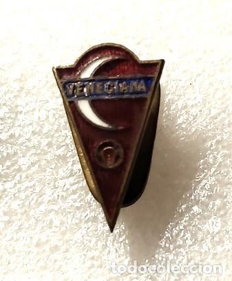Coleccionismo deportivo: INSIGNIA OJAL FUTBOL ANTIGUA ESCUDO FOOTBALL VENECIANA - Club deportivo de FUTBOL DE MADRID #105