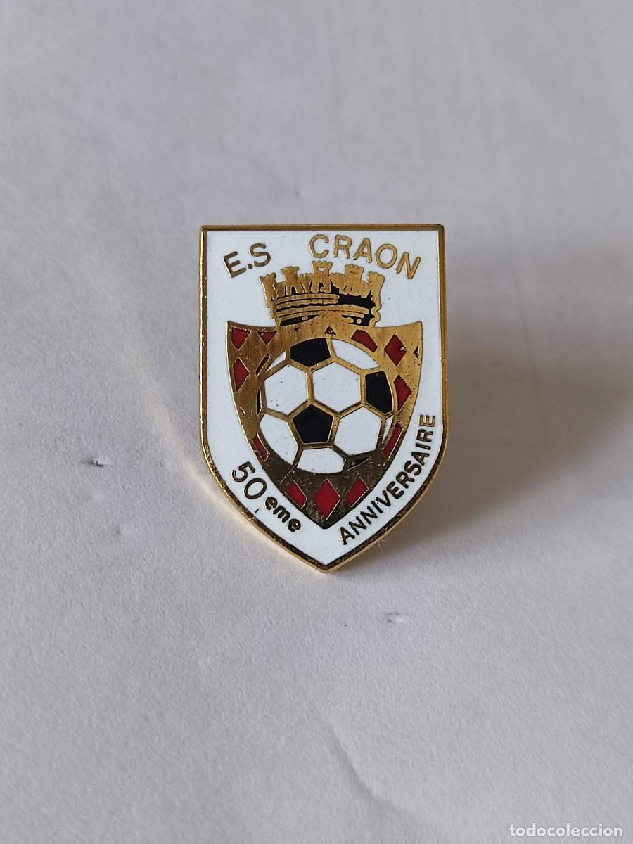 Coleccionismo deportivo: PIN EQUIPO HISTORICO E.S. CRAON -50 ANIVERSAIRE - FRANCIA.