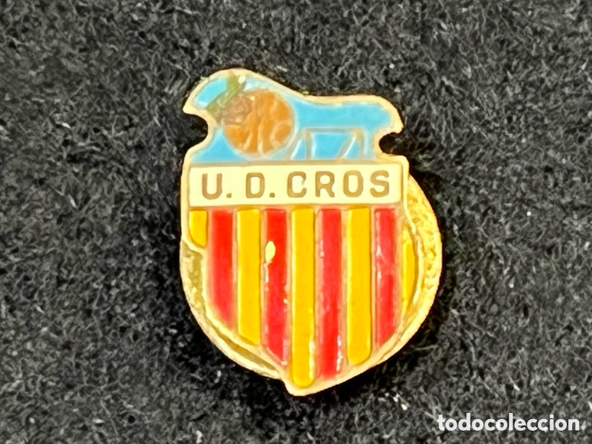 Coleccionismo deportivo: UD UNI&Oacute;N DEPORTIVA CROS BARCELONA INSIGNIA OJAL SOLAPA PIN FUTBOL.