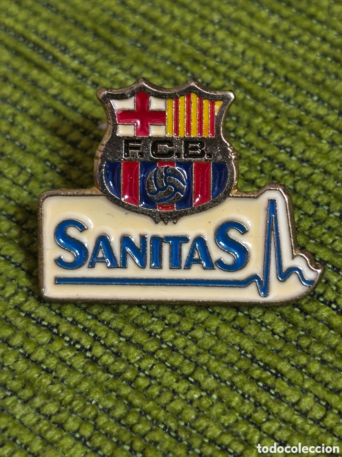 Coleccionismo deportivo: PIN DEL BAR&Ccedil;A. SANITAS FC BARCELONA