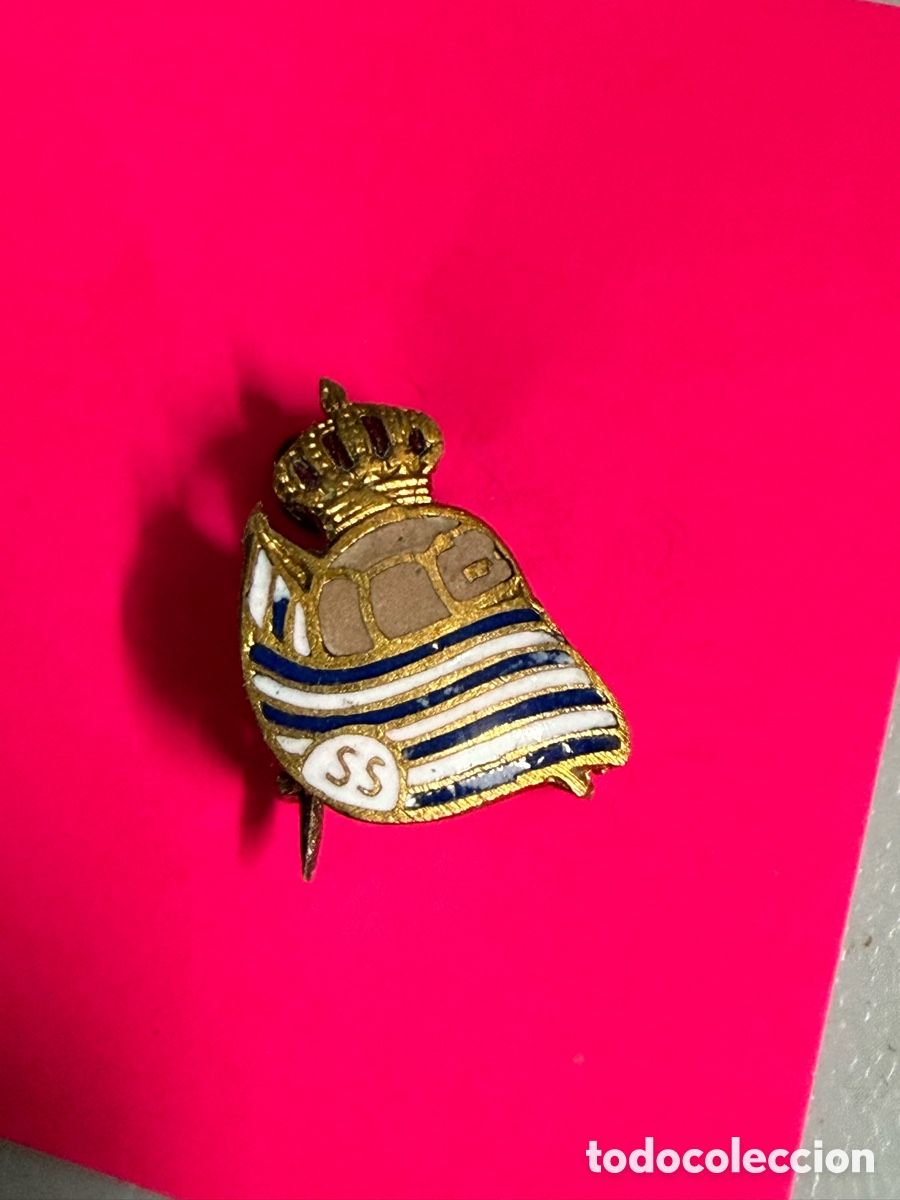 Coleccionismo deportivo: PINS DE ALFILER DE FUTBOL DEL REAL SOCIEDAD ANTIGUO,CAJ-N&ordm;-47