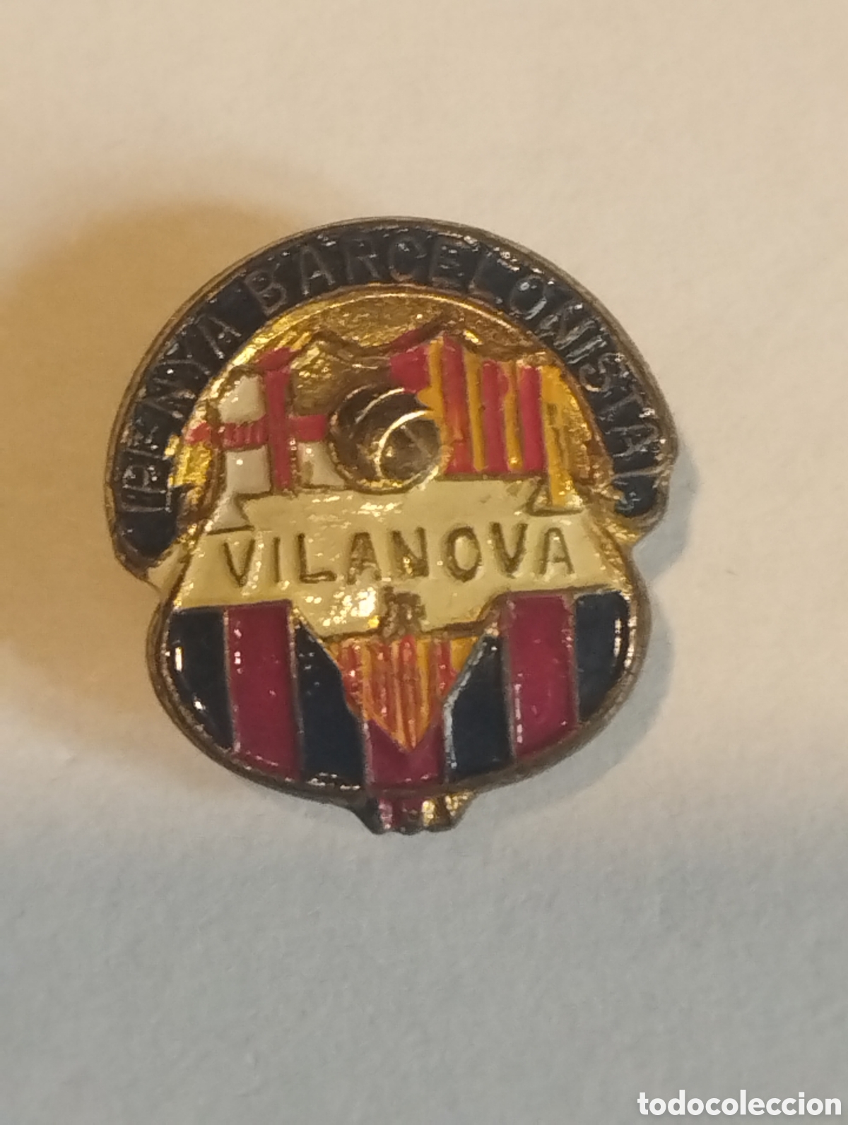 Coleccionismo deportivo: Ins&iacute;gnia de solapa Penya barcelonista de Vilanova
