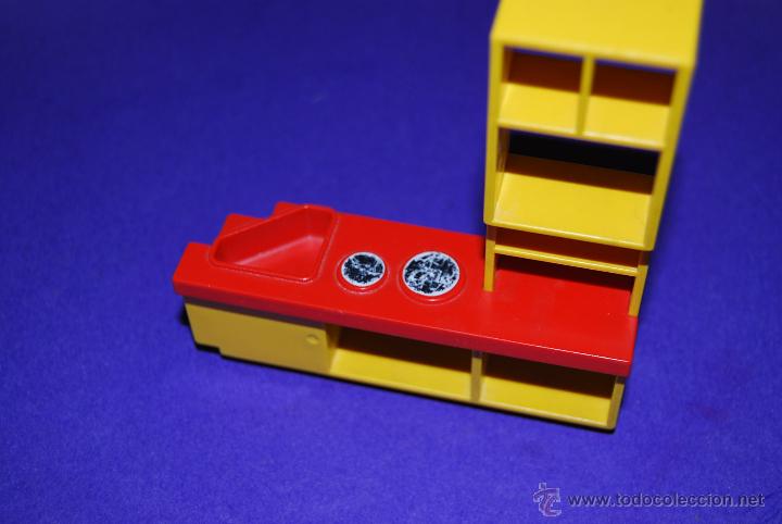 Playmobil: Playmobil. 3771. Antiguo mueble cocina amarillo encimera roja vintage. Dif&iacute;cil. Mejores precios!!