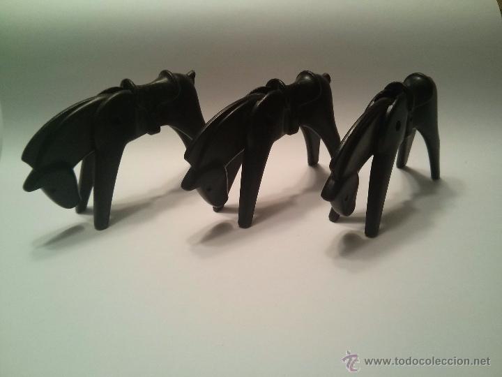 Playmobil: lote de 3 Caballos playmobil (ATENCION: CABALLOS CON LA COLA ROTA)  mod. 36