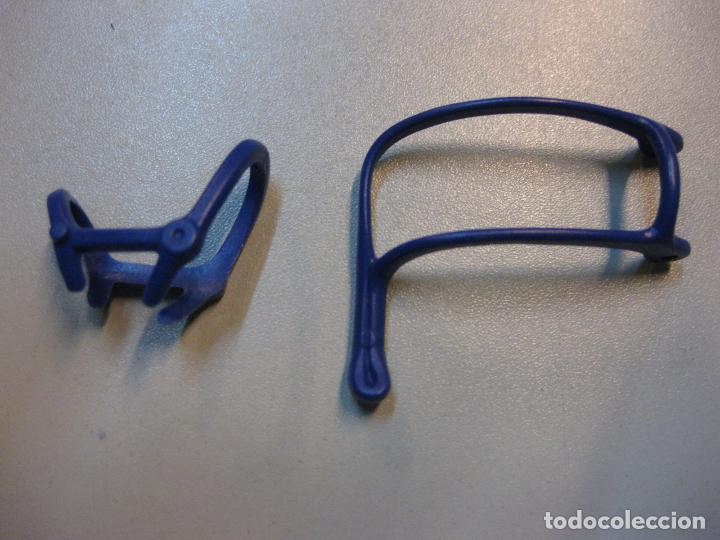 Playmobil: PLAYMOBIL LOTE APEROS BOCADO RIENDA entre azul oscurO y MORADO CABALLO