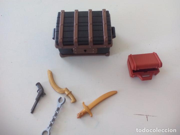 Playmobil: Playmobil, cofre medieval con maleta, pistola, espadall. 1990 Geobra