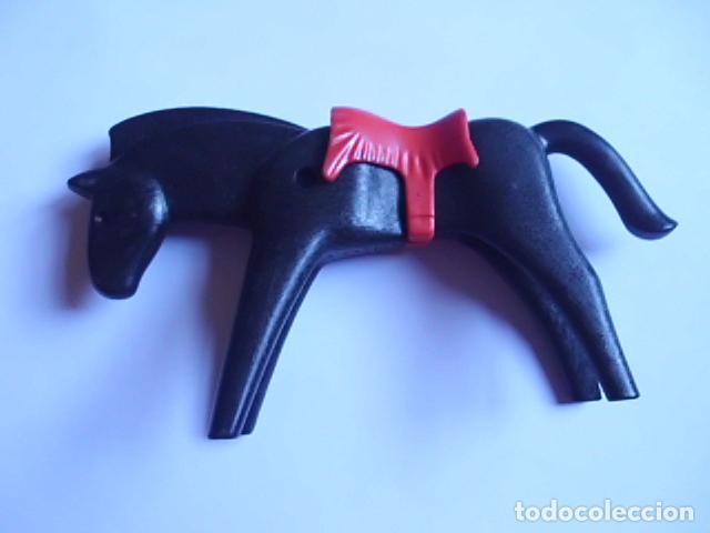 Playmobil: Caballo negro de Playmobil con montura roja. Geobra. A&ntilde;o 1974