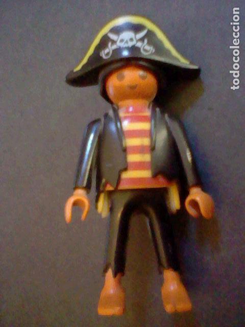 Playmobil: PLAYMOBIL PIRATA CON SOMBRERO BARBA Y ROPA RAIDA
