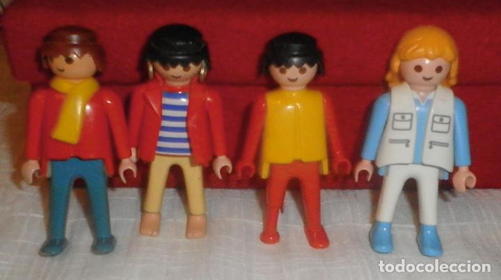 Playmobil: 4 mu&ntilde;ecos de playmobil