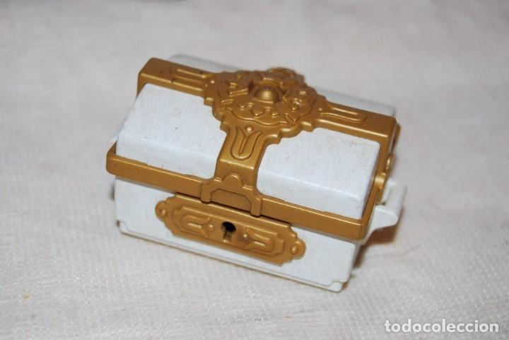 Playmobil: PLAYMOBIL. ba&uacute;l cofre caja blanco blanca. pirata medieval palacio tesoro. oeste.&iquest;Cu&aacute;ntas necesitas?