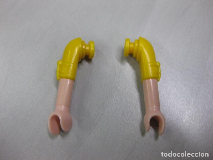 Playmobil: PLAYMOBIL 2 brazos repuesto manga arremangada corta AMARILLA BRA1