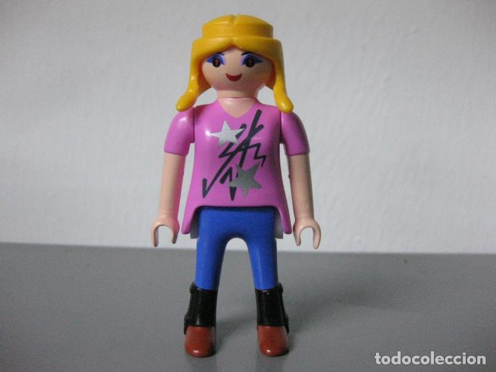 playmobil chica rubia