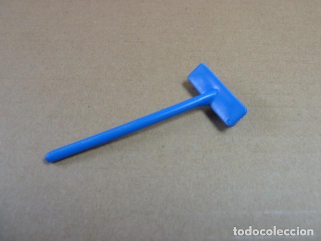 Playmobil: Cepillo azul barrendero granja. Playmobil - Foto 3