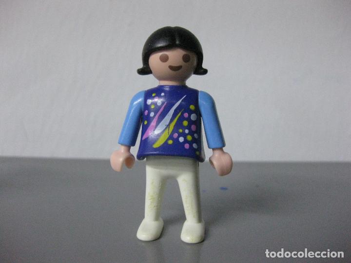 Playmobil: playmobil ni&ntilde;a con falda CH2