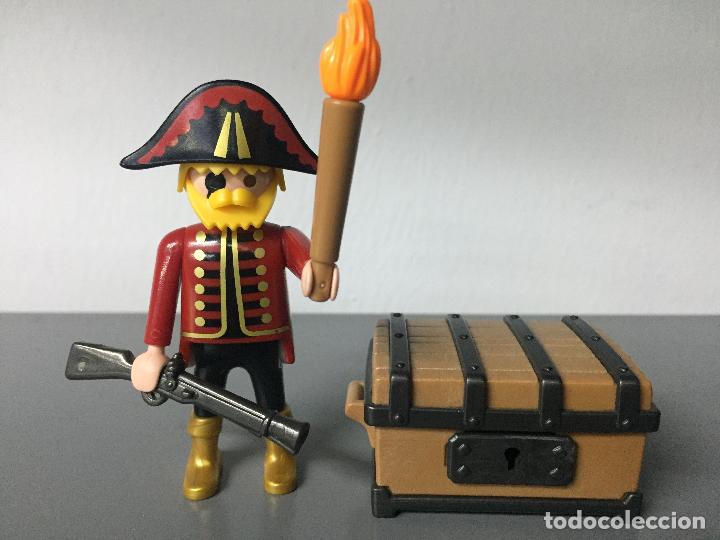 Playmobil: playmobil pirata capitan con antorcha y cofre tesoro PT1